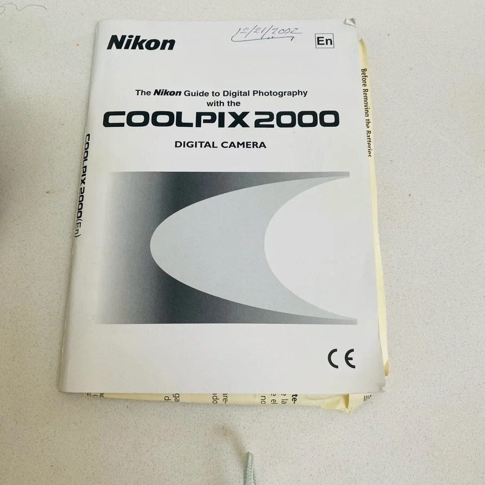 Nikon Coolpix 2000 Silver 2.0MP - 1.5